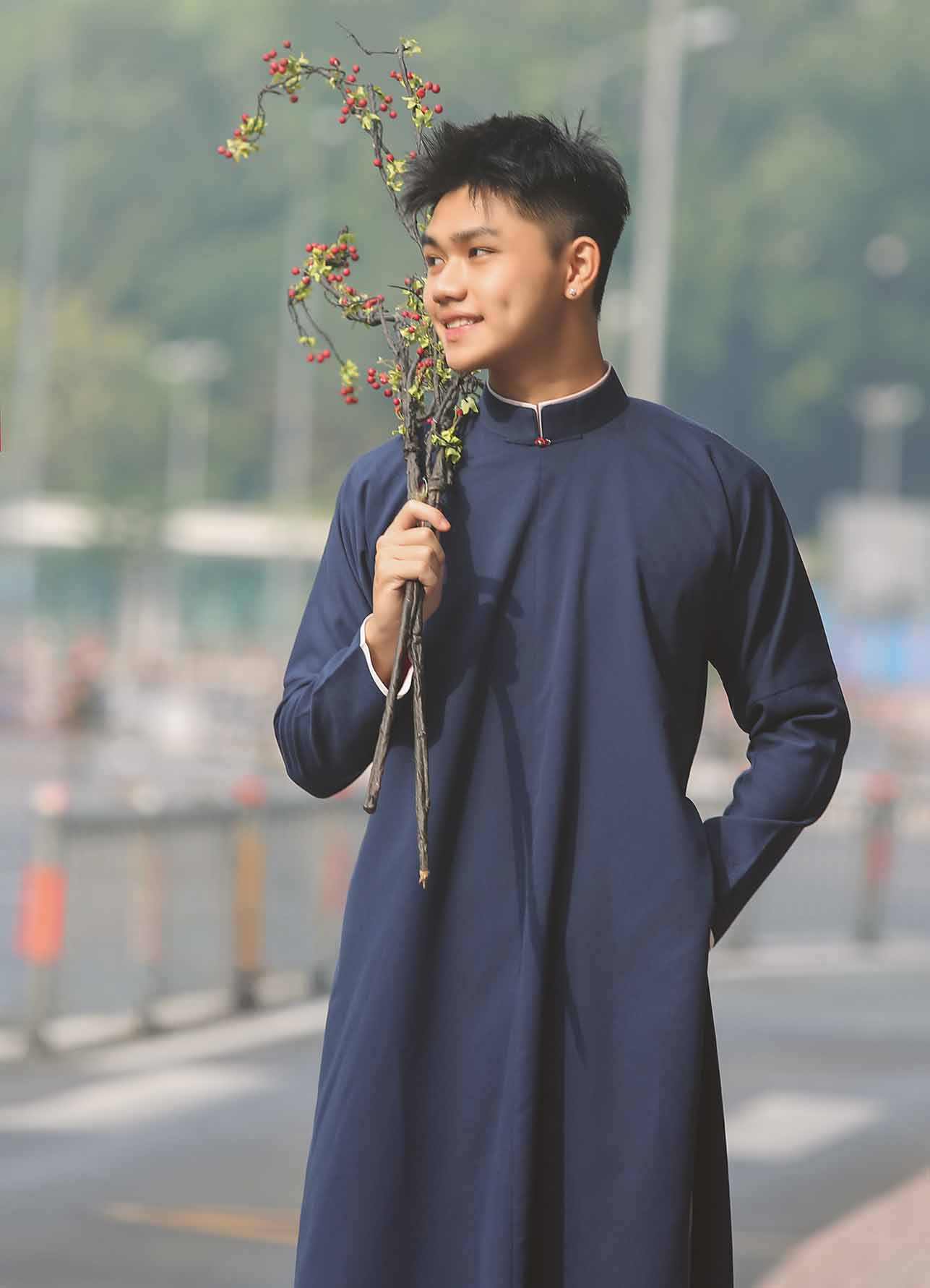 Một số cách tạo dáng chụp ảnh áo dài nam độc đáo và hiệu quả