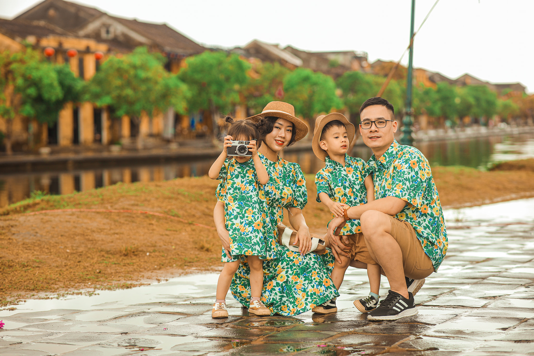 Hướng dẫn chọn dịch vụ ghép ảnh gia đình tại Hội An uy tín