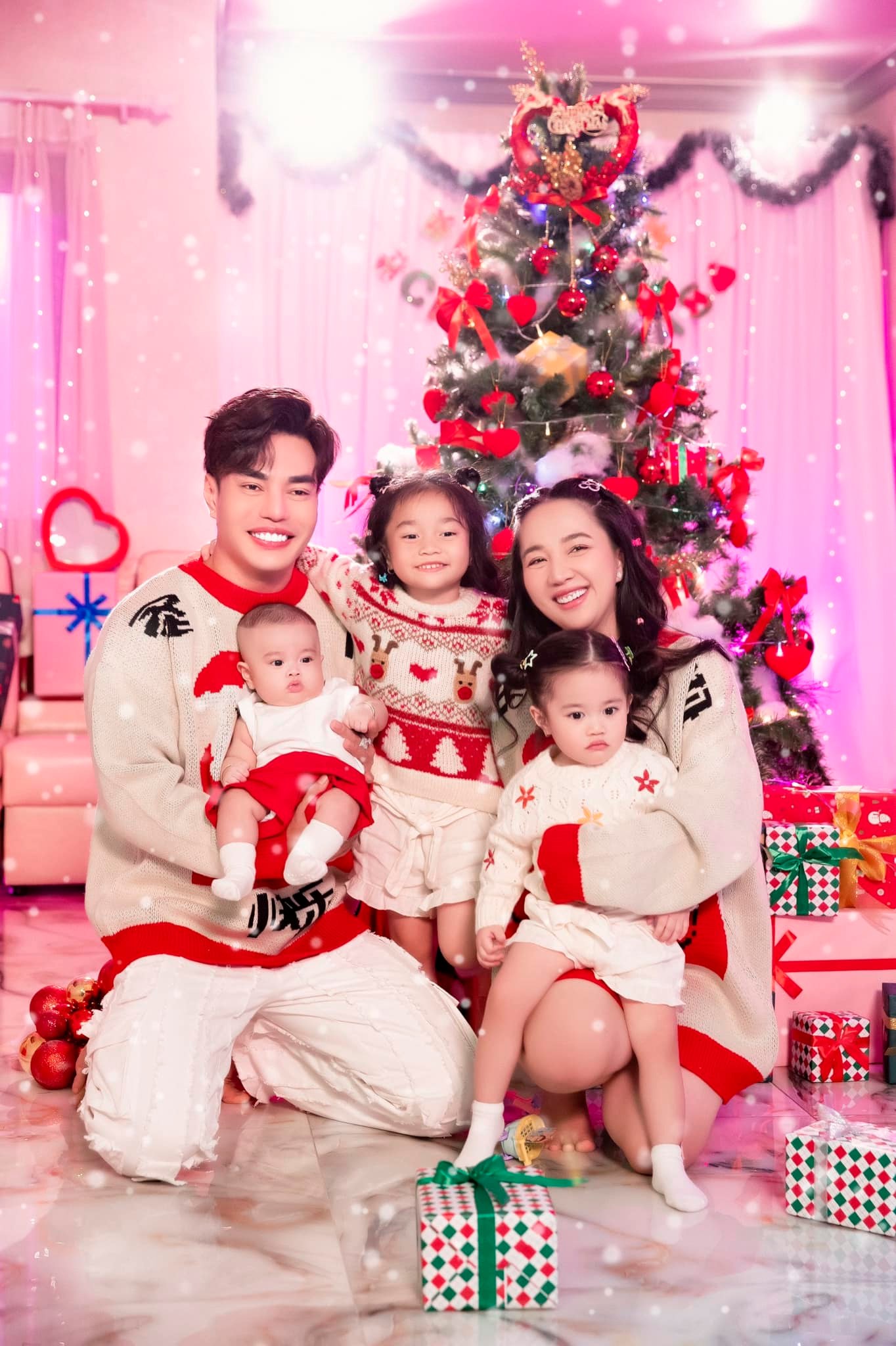 Gợi ý concept chụp ảnh Noel cho gia đình tuyệt đẹp Gợi ý concept chụp ảnh Noel cho gia đình tuyệt đẹp