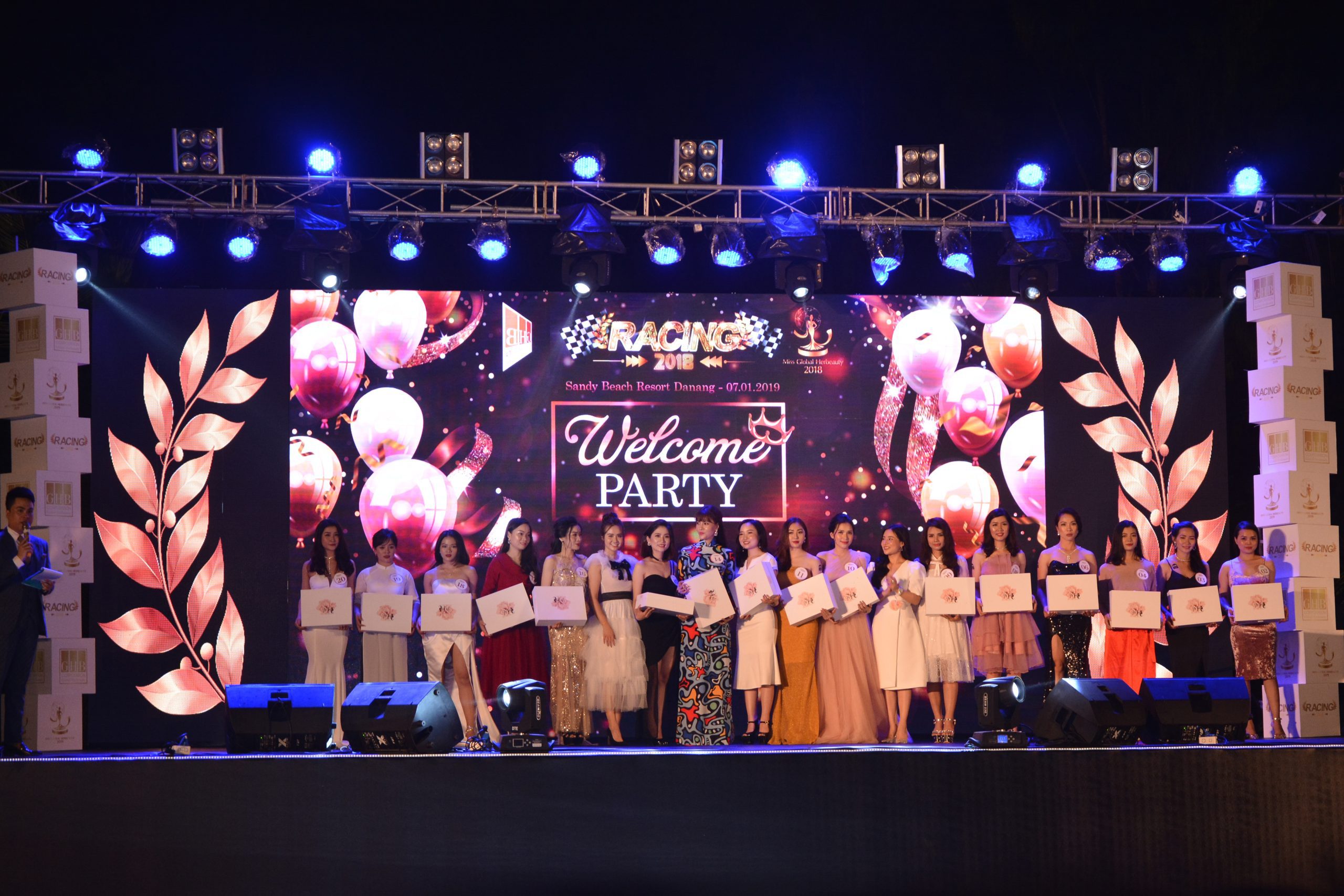 Year End Party tại Huế ấm cúng và nhiều cảm xúc cuối năm Year End Party tại Huế ấm cúng và nhiều cảm xúc cuối năm