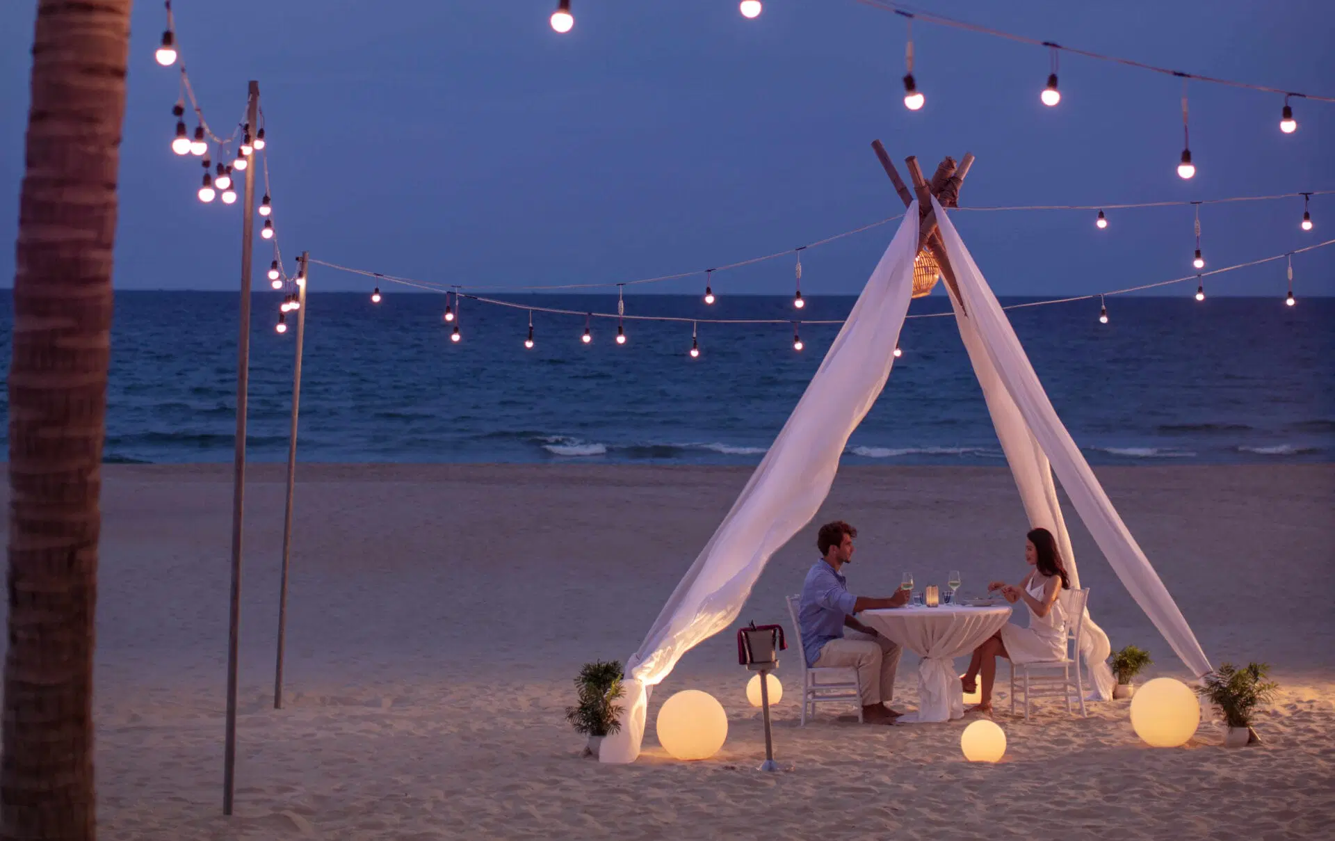 Trào lưu chụp hình cầu hôn tại Đà Nẵng thu hút các cặp đôi trẻ