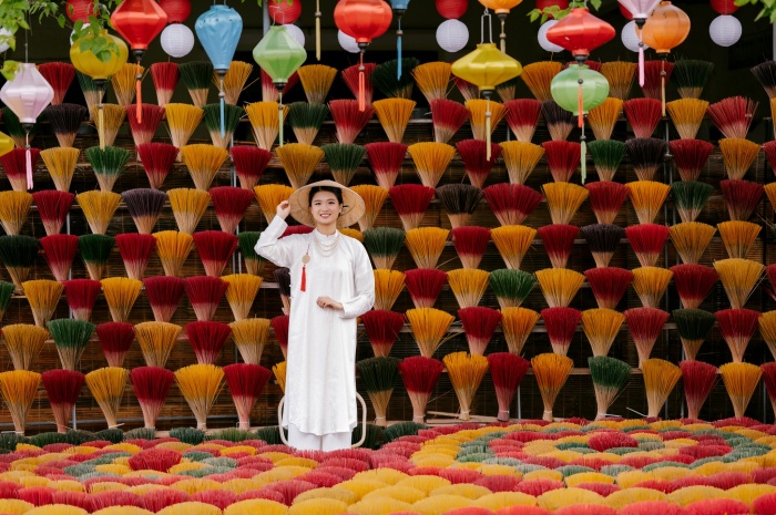 Chụp ảnh Tết 2026 miễn phí tại Huế với không gian cổ kính