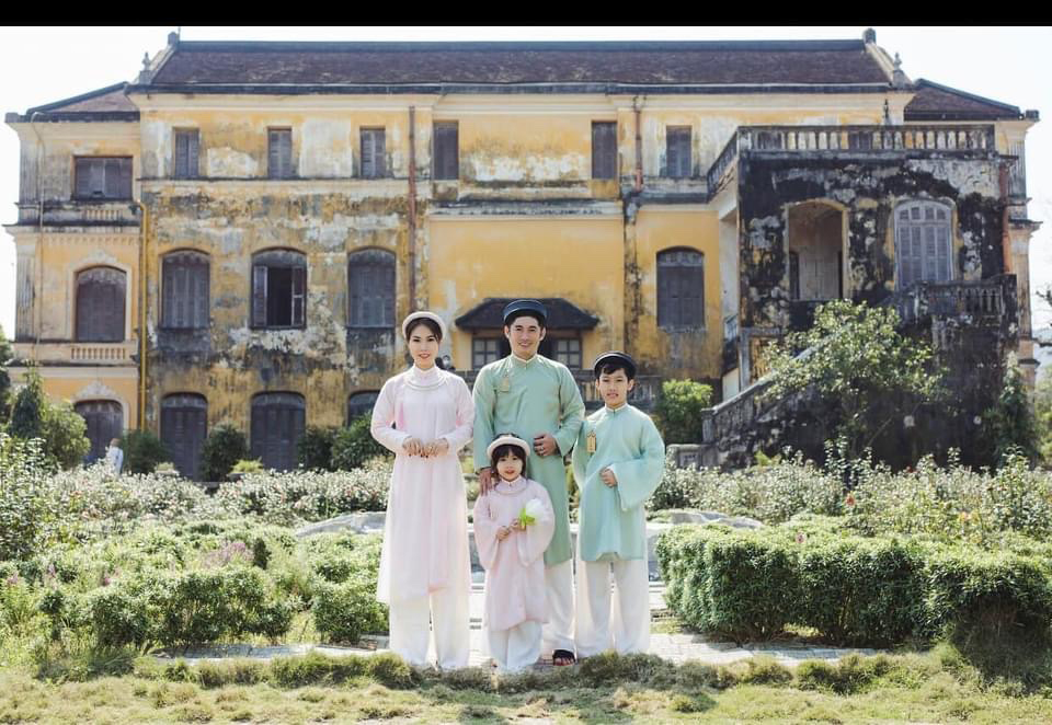 Chụp Ảnh Gia Đình 2026 Tại Huế: Concept Cổ Kính Đẹp Nhất Năm