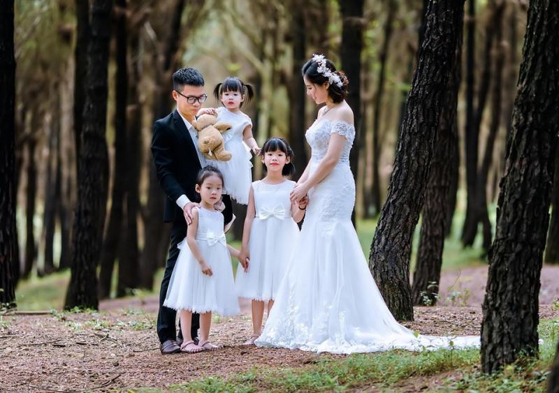 Chụp Ảnh Gia Đình 2026 Tại Huế: Concept Cổ Kính Đẹp Nhất Năm