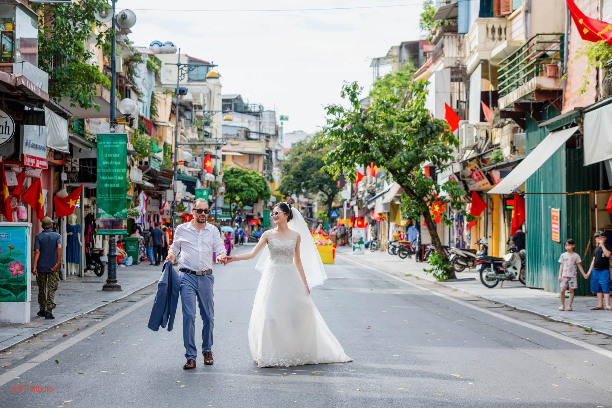 Chụp Ảnh Kỷ Niệm Ngày Cưới Ở Hà Nội – Lưu Giữ Tình Yêu 2026