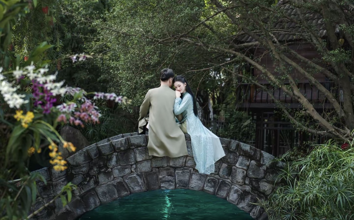 Kinh nghiệm chụp couple áo dài đẹp tại TPHCM 2026 Kinh nghiệm chụp couple áo dài đẹp tại TPHCM 2026