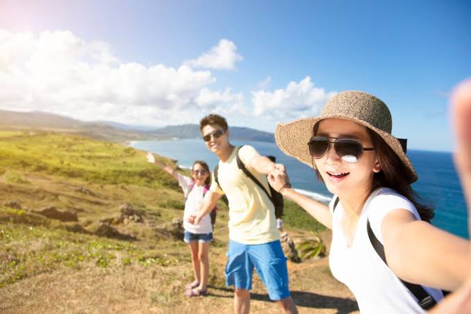 Gợi ý trang phục chụp ảnh gia đình mùa hè đẹp & nổi bật