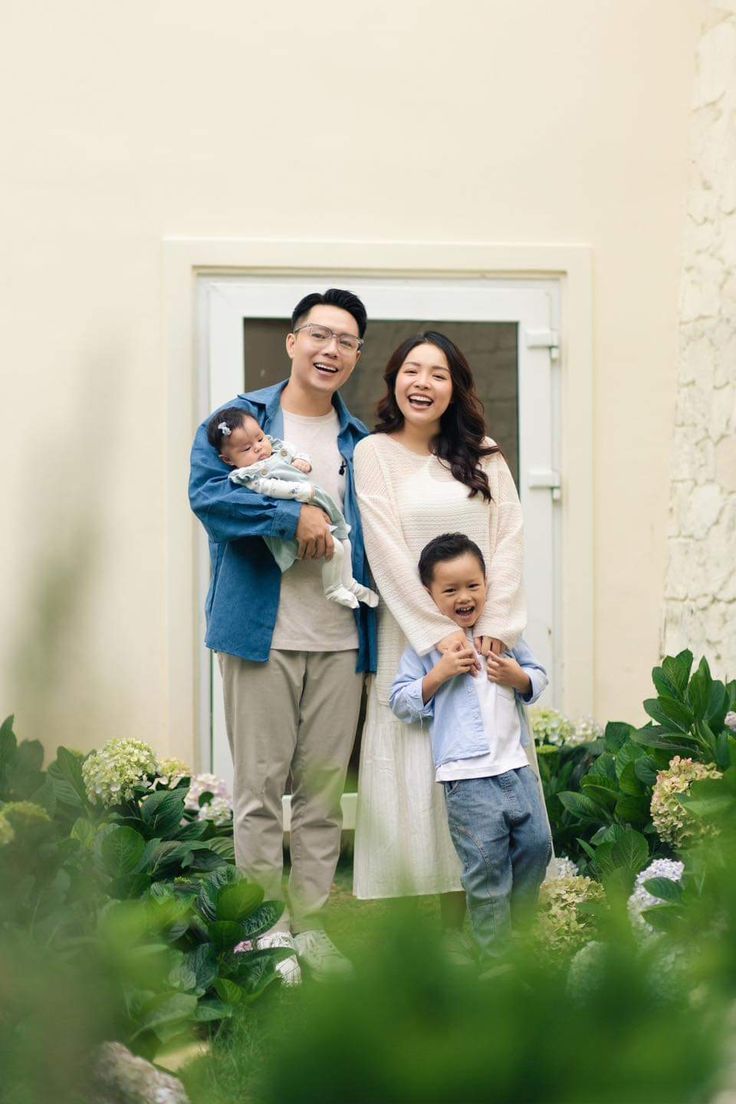 Gợi ý trang phục chụp ảnh gia đình mùa hè đẹp & nổi bật