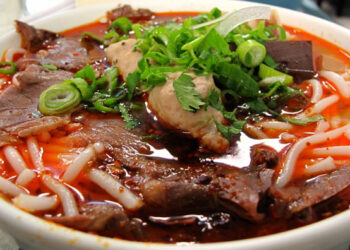 Cách làm bún bò Huế chuẩn vị