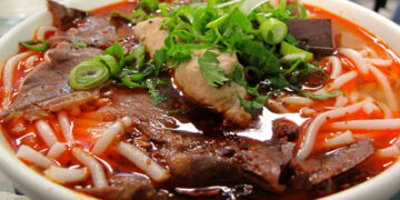 Cách làm bún bò Huế chuẩn vị