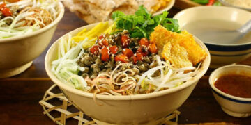 Học làm bún Hến đặc sản xứ Huế