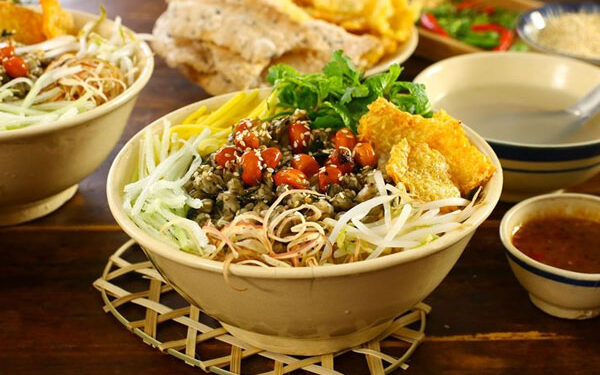 Học làm bún Hến đặc sản xứ Huế