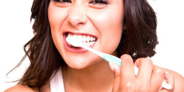 Những thói quen gây hại cho răng miệng