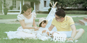 chụp ảnh gia đình ngoài trời