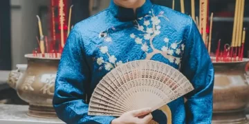 Một số cách tạo dáng chụp ảnh áo dài nam độc đáo và hiệu quả