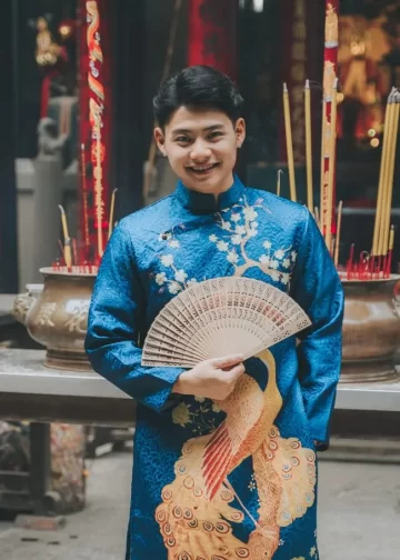 Một số cách tạo dáng chụp ảnh áo dài nam độc đáo và hiệu quả