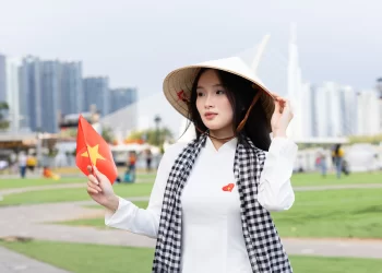 Bật mí 10 dịch vụ chụp hình áo dài 2/9 tại TP.HCM cập nhật 9/2025