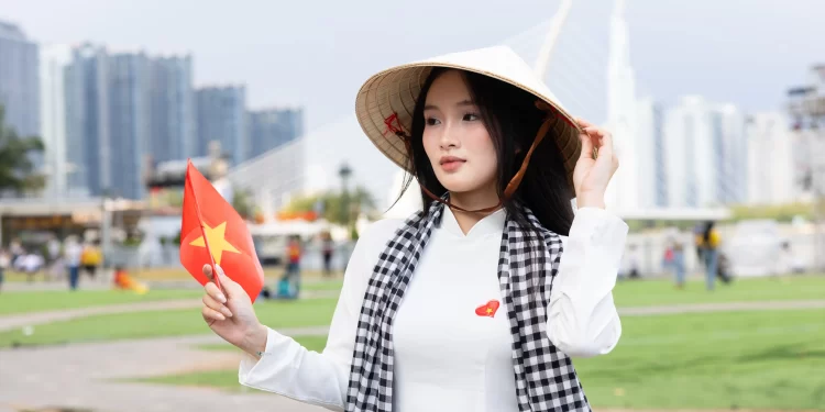 Bật mí 10 dịch vụ chụp hình áo dài 2/9 tại TP.HCM cập nhật 9/2025