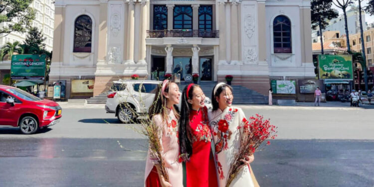 Chụp hình Tết 2026 tại TP.HCM với nhiều concept sáng tạo