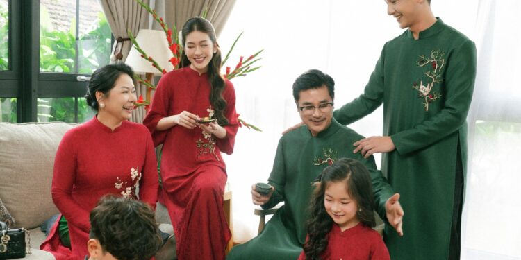 Báo giá chụp hình gia đình Tết 2026 tại TP.HCM mới nhất & chi tiết