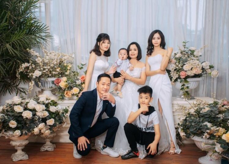 Chụp Ảnh Gia Đình 2026 Tại Huế: Concept Cổ Kính Đẹp Nhất Năm